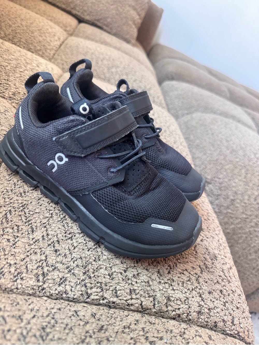 On Running Kids Black Velcro Athletic Sneakers